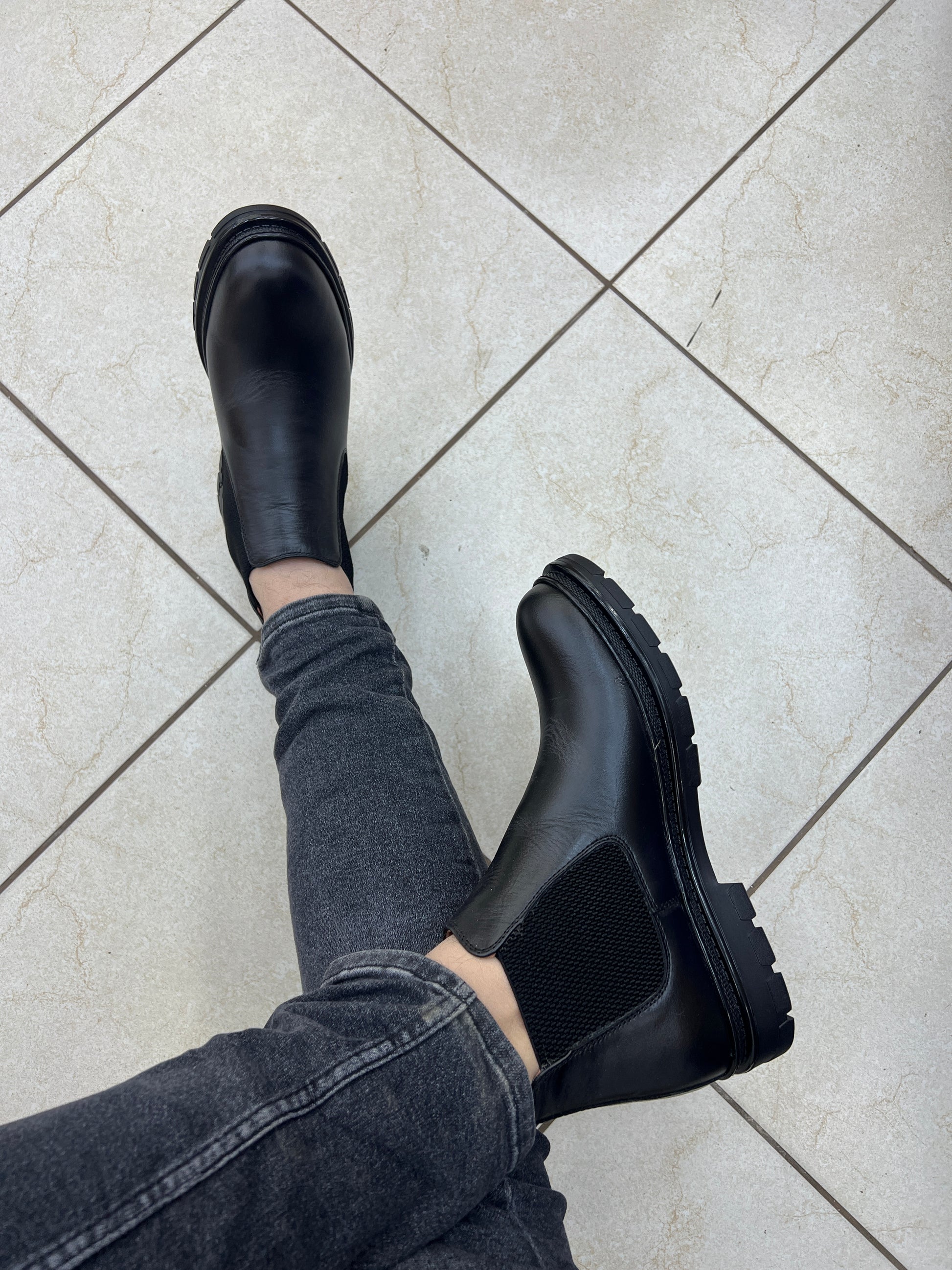 Model Chelsea Boot